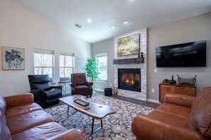 Smart TV, fireplace