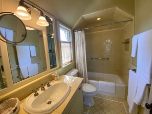 Combined shower/bathtub, hair dryer, towels, soap
