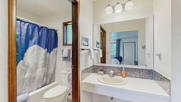 Hårtork och handdukar