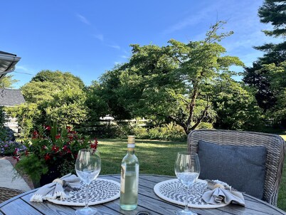 Enchanting Garden home,  Cozy yet spacious.