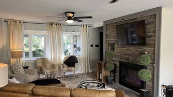 Télévision, cheminée