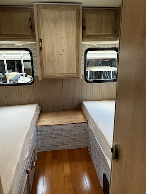 2 camere, una scrivania, ferro/asse da stiro, Wi-Fi gratuito