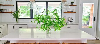 Family Style Home 5 minutes from the Gaslight District! 