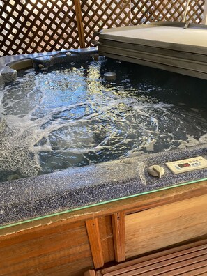 مغطس سبا خارجي