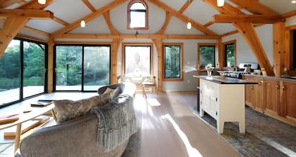 Private Escape: Gorgeous Cabin on 20 acres overlooking pond.