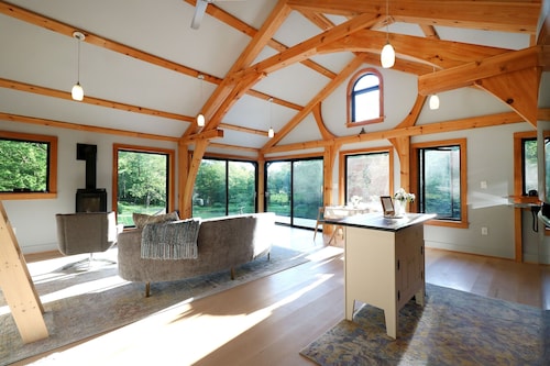 Private Escape: Gorgeous Cabin on 20 acres overlooking pond.