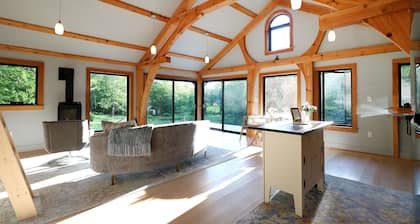 Private Escape: Gorgeous Cabin on 20 acres overlooking pond.