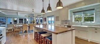 Stunning Lakeview Home with 5 Bedrooms and 6k SqFt of Modern, High-End Amenities