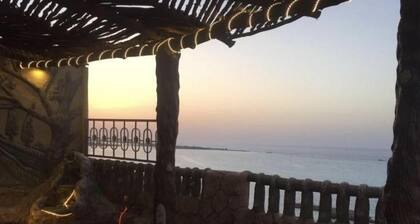 Three-Bedroom Roof Garden Apartment â panoramic sea view!