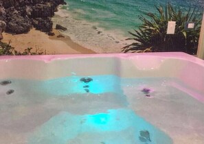 Tina de hidromasaje al aire libre