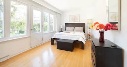 SPACIOUS PRIVATE SUITE W/ BACKYARD (YONGE & FINCH)