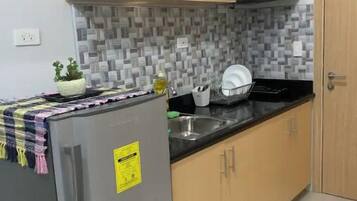 Fridge, microwave, stovetop, electric kettle