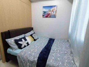 1 habitación, escritorio, tabla de planchar con plancha y wifi 