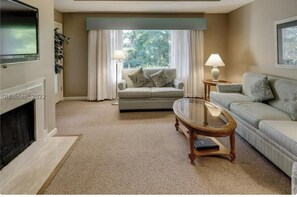 Living area - Hilton Head Island Getaway; Located on Golf Course & 5 Minute Walk to Beach (Hilton Head Island)