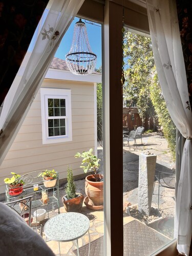 Serene Sonoma Home, Walk/bike downtown in minutes