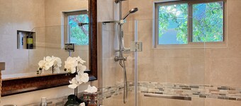 Serene Sonoma Home, Walk/bike downtown in minutes