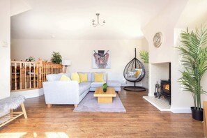 TV, fireplace, offices