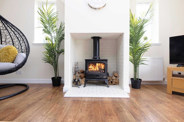 Interior - Greenknowes Cottage with Hot Tub & Fireplace (Fife)