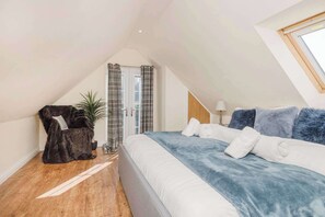 2 chambres, fer et planche à repasser, Wi-Fi, draps fournis