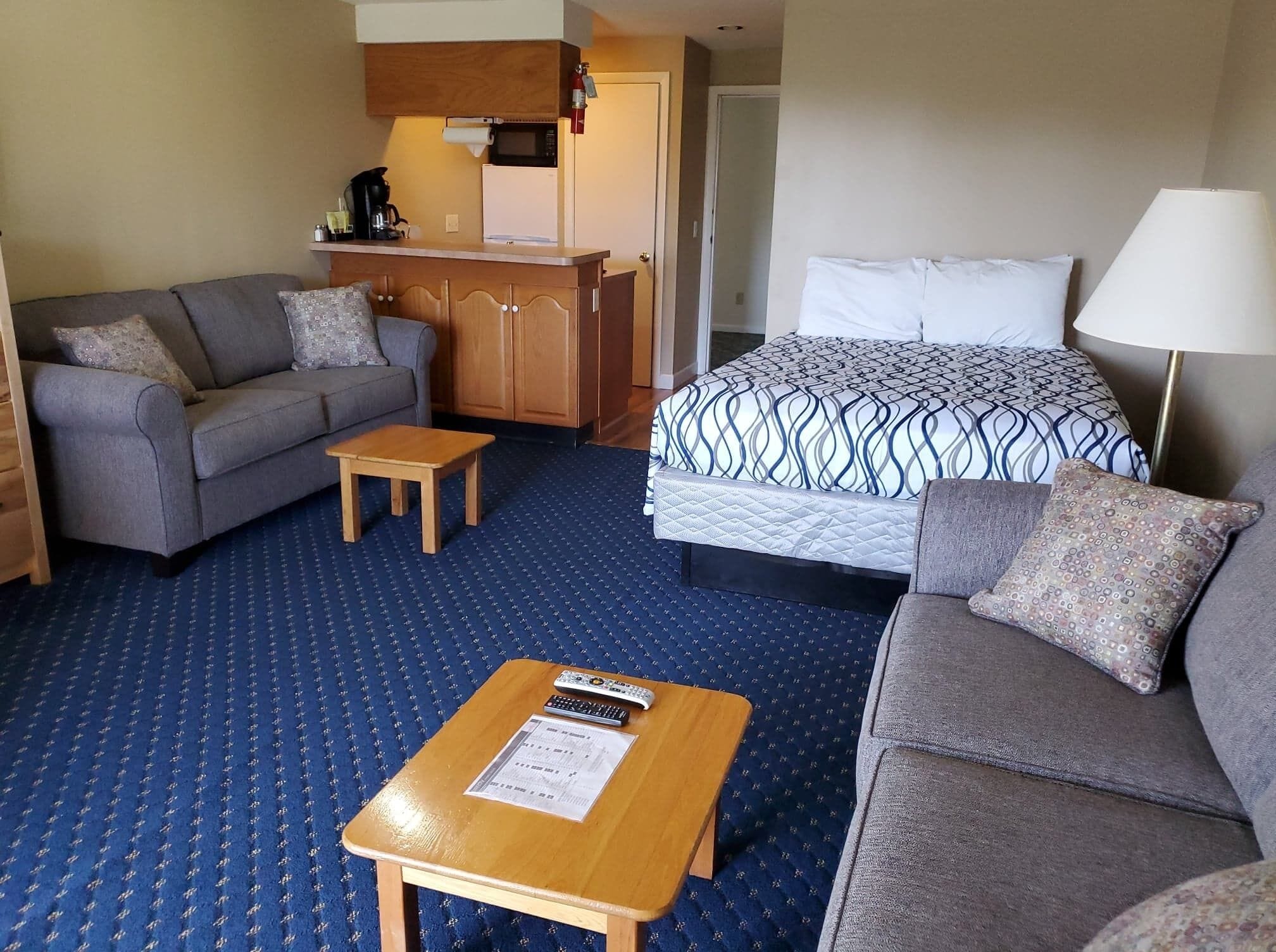 standard studio | 1 bedroom, blackout curtains, travel cot, free wifi