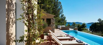 Ideal location close to the beach