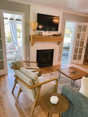 Smart TV, fireplace, books, music library