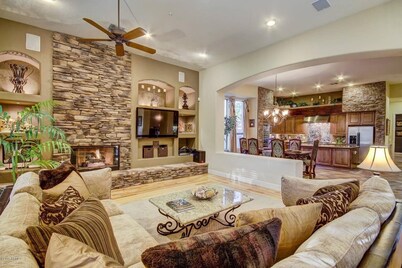 North Scottsdale Escape | Pool, Spa & Outdoor Kitchen | Sleeps 10