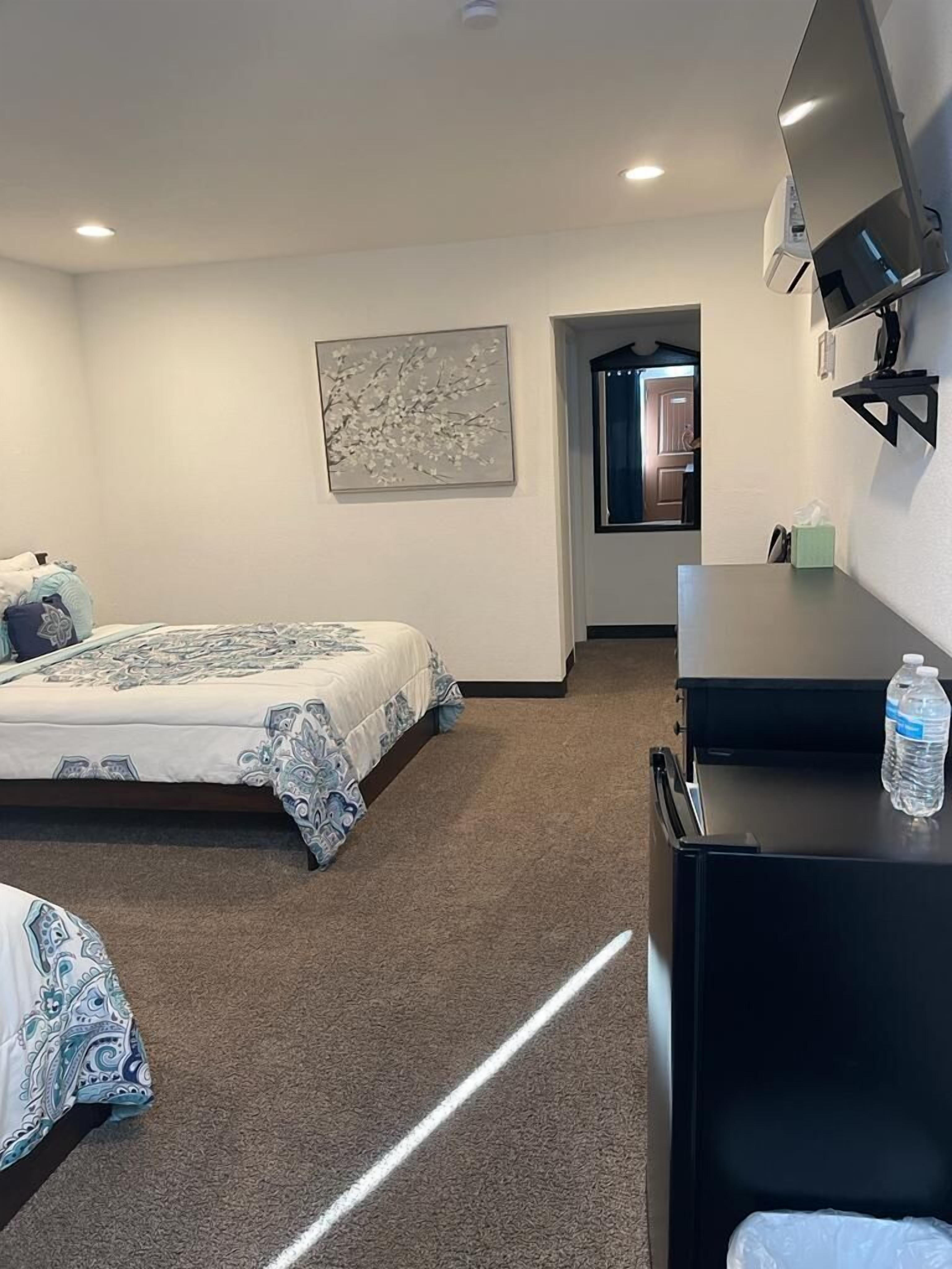 Quarto clássico | Roupas de cama premium, cortinas blackout, Wi-Fi de cortesia