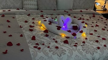 Hochwertige Bettwaren, VerdunkelungsvorhÀnge, kostenloses WLAN