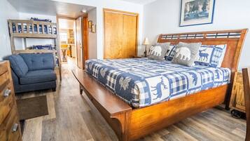 2 bedrooms, desk, iron/ironing board, travel crib