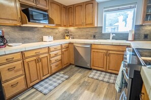 Fridge, microwave, oven, stovetop - Spacious 2 BR with great views, close to lifts. (Frisco)