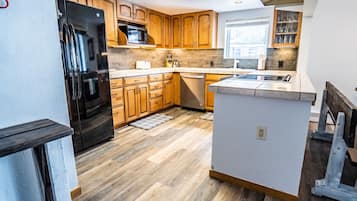 Geladeira, micro-ondas, fogão, cooktop