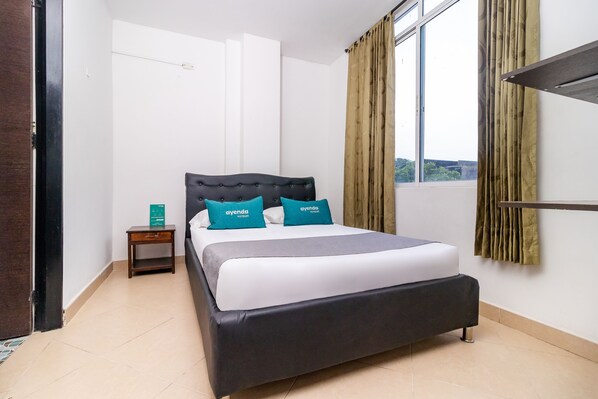 Hypo-allergenic bedding, free WiFi, bed sheets