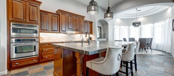 Serene Scottsdale Home:Heated Pool,HotTub,FirePit,Putting Green & Mountain Views