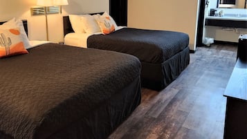 Suite Familiale, 3 chambres, non-fumeurs | 2 chambres, rideaux occultants, fer et planche Ă  repasser, Wi-Fi gratuit