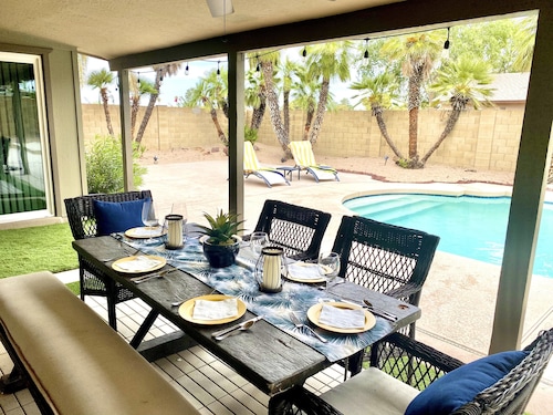 Beautiful 4 BR, stunning Pool- Close to Spring Training & State Farm Stadium