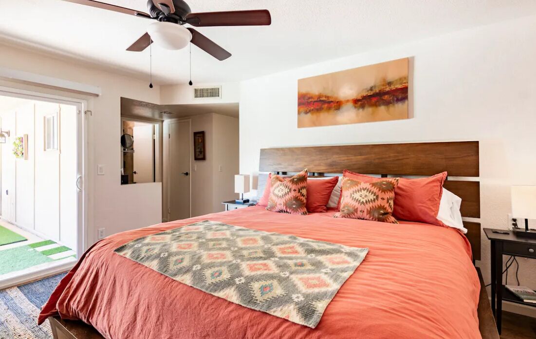 4 camere, una scrivania, ferro/asse da stiro, culla da viaggio