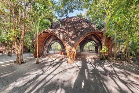 Exterior. Ku Kuk Glamping