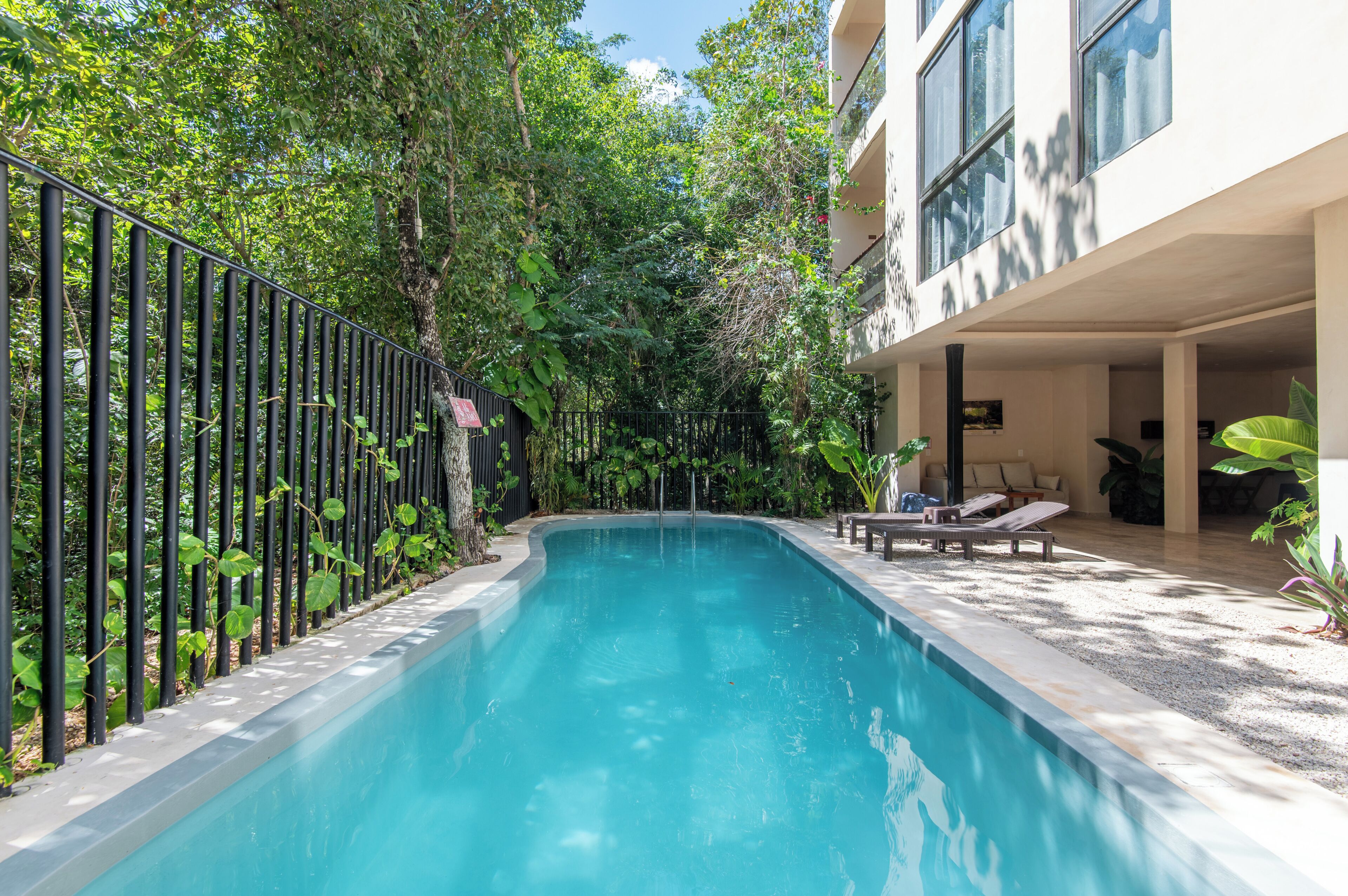 2 albercas al aire libre 