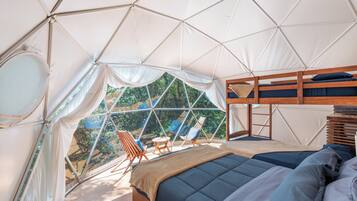 标准四人房, 1 间卧室 | 笔记本电脑工作区、床单