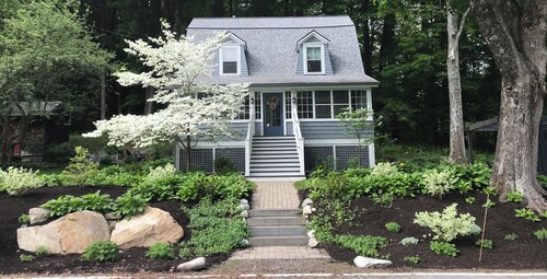 Walk into town, soak up sun on enclosed porch & steps away from nature trails!