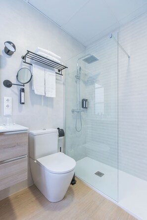 Hair dryer, towels, shampoo, toilet paper - Soho Boutique Columela  (Cádiz)
