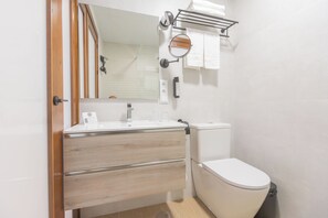 Hair dryer, towels, shampoo, toilet paper - Soho Boutique Columela  (Cádiz)