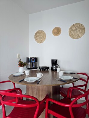 Apartment | Dining room - Areias do Mar | 2 Quartos, Terraço e Frente ao Mar A101 (Barra de São Miguel)