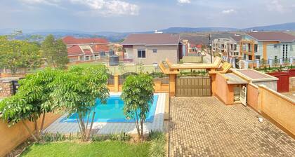 Beautiful and spacious 6 bedrooms Villa with pool in Gaculiro