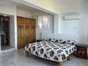 4 室のベッドルーム、WiFi (無料)