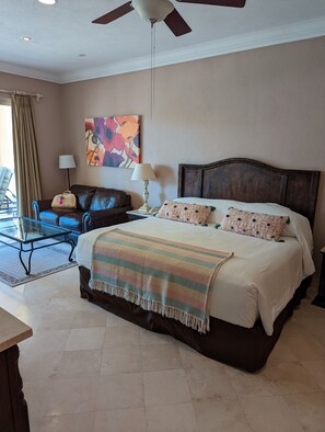 2 bedrooms, in-room safe, desk, iron/ironing board