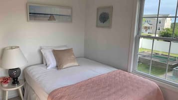 2 bedrooms, iron/ironing board, free WiFi