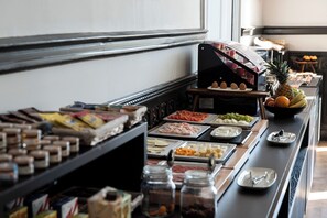 Frukostbuffé varje dag mot avgift