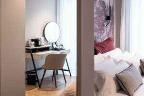 Quarto casal | Frigobar, cofres nos quartos, escrivaninha, cortinas blackout
